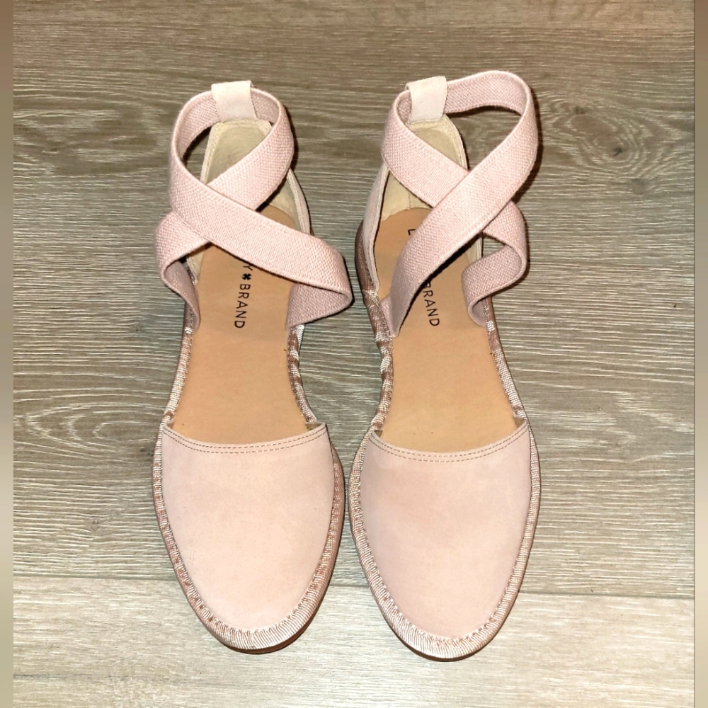 Lucky Brand Womens Atlyi Suede Ankle Strap Flats. (Cameo Rose)